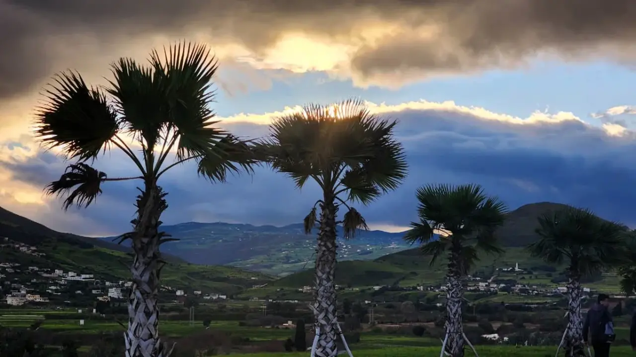 توقعات بتساقط أمطار رعدية وثلوج مع رياح قوية بعدة مناطق في المغرب بالمغرب الثلاثاء